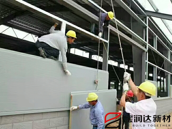 為什么鋼結(jié)構(gòu)建筑都選擇“聚氨酯夾芯板”？